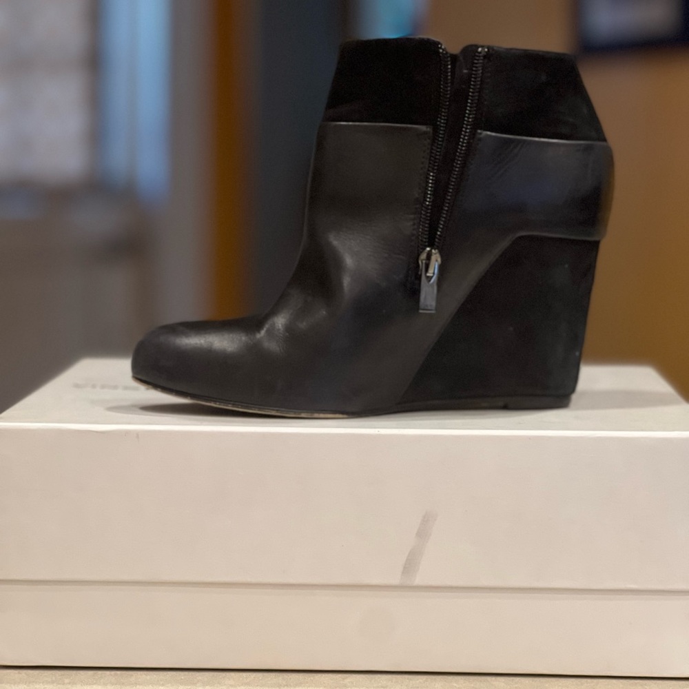 Vince Wedge Bootie Size 8 Black - Picture 4 of 7
